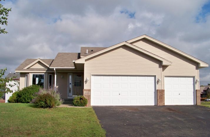 2120 Bridgewater B, Cambridge, MN 55008