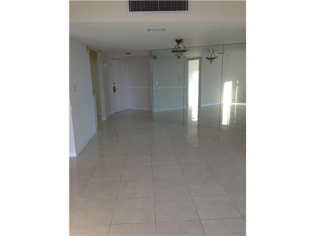 3401 N COUNTRY CLUB DR # 705, Miami, FL 33180