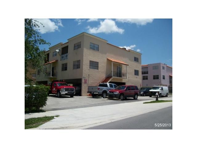 1305 W 53 ST # 411, Hialeah, FL 33012