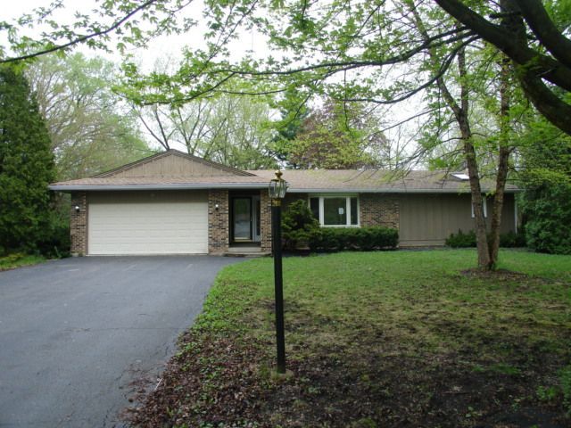 477 Warwick Ln, Crystal Lake, IL 60014