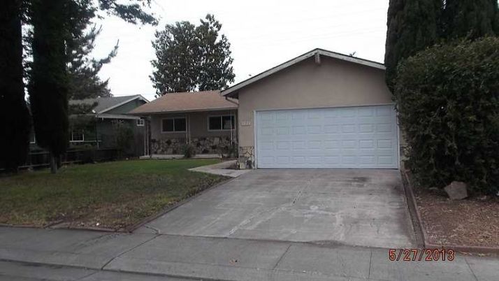 405 Prado Way, Stockton, CA 95207