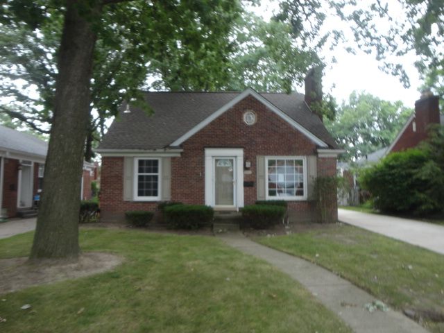 2105 Stanhope Street, Grosse Pointe, MI 48236