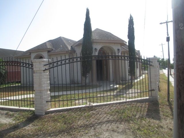 200 S Pat Cannon St, Weslaco, TX 78596