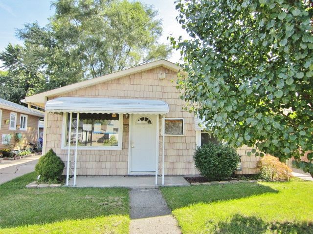 6909 Cornell St, Taylor, MI 48180