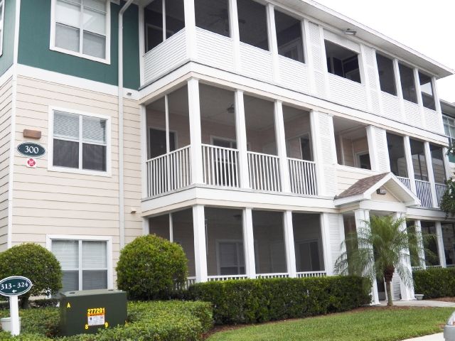 4802 51st St W Apt 303, Bradenton, FL 34210