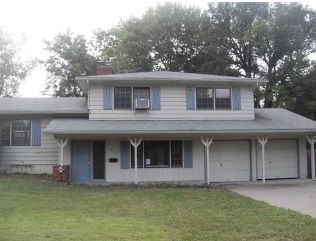 3219 SW Lane St, Topeka, KS 66611