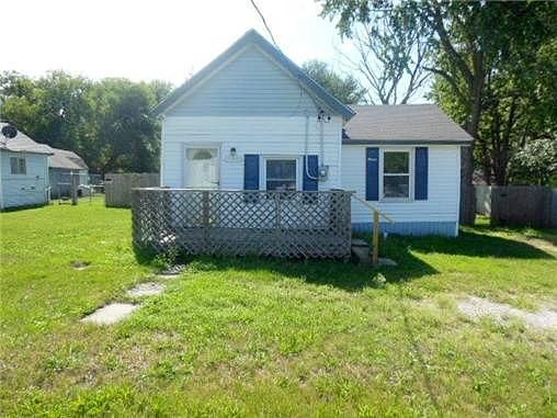 Pine Street, Lathrop, MO 64465