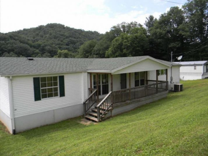 129 Floyd St, Cedar Bluff, VA 24609