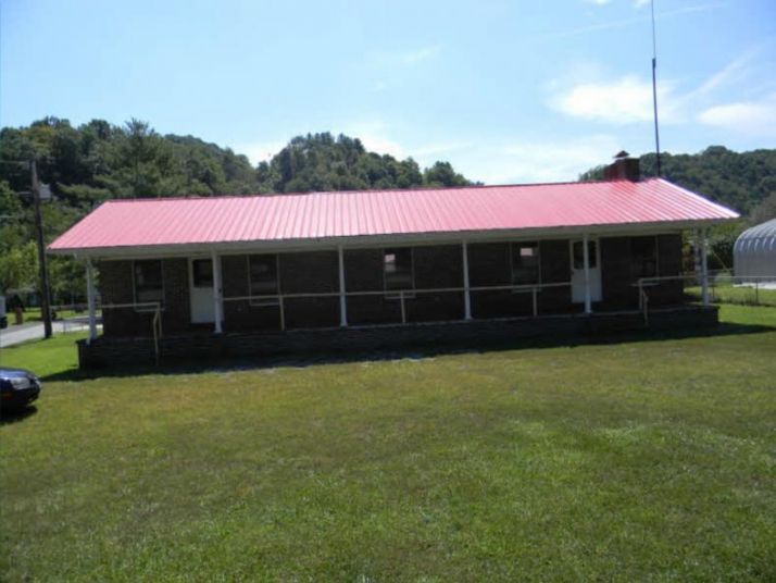 1136 Indian Creek Rd, Cedar Bluff, VA 24609