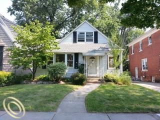 22240 Tenny St, Dearborn, MI 48124