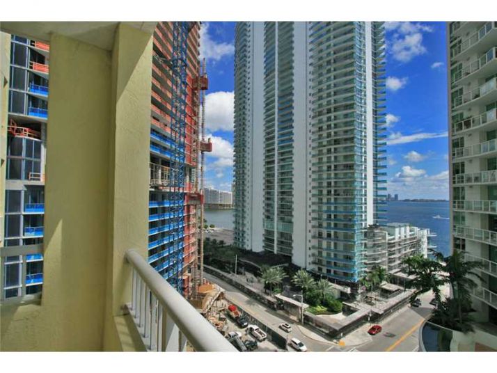 170 SE 14 ST # 1402, Miami, FL 33131