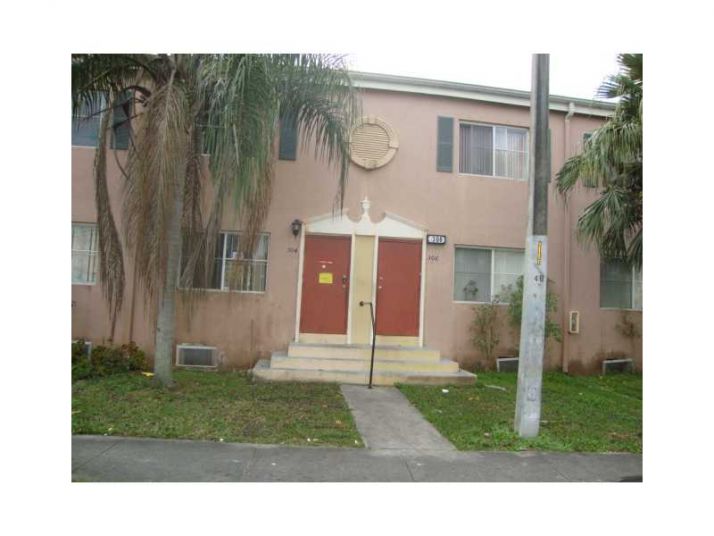 304 NW 84 TE # 0, Miami, FL 33150