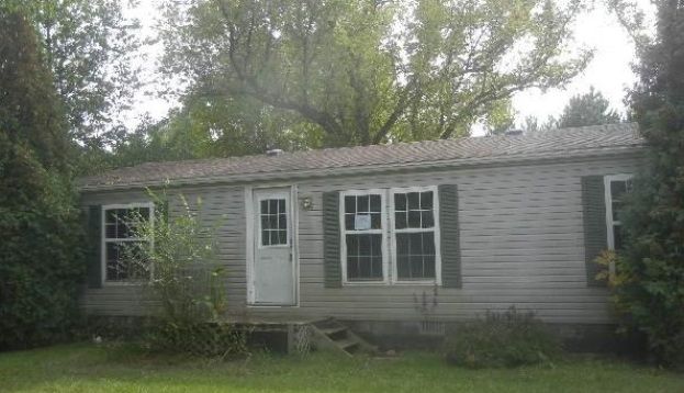 1518 E Deckerville, Caro, MI 48723