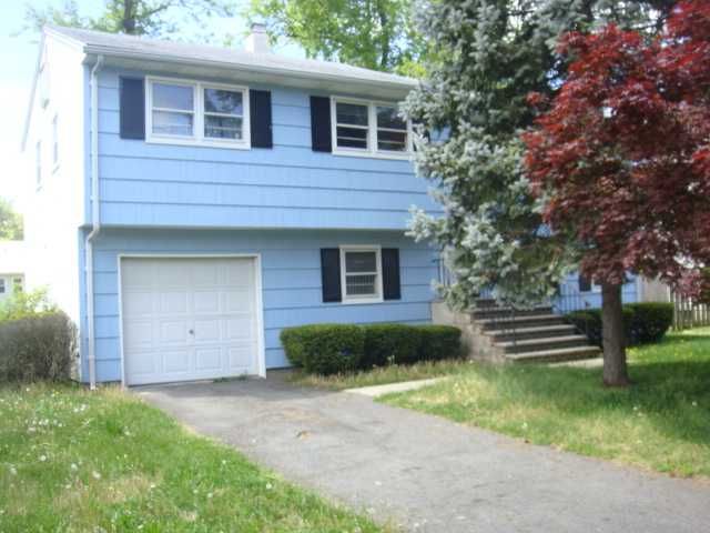 16 Montgomery St, Piscataway, NJ 08854