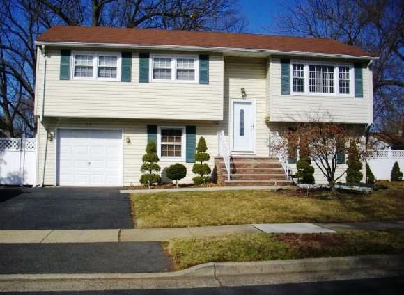 26 Nancy Ln, Piscataway, NJ 08854