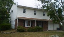 16 Summer Ln Amityville, NY 11701