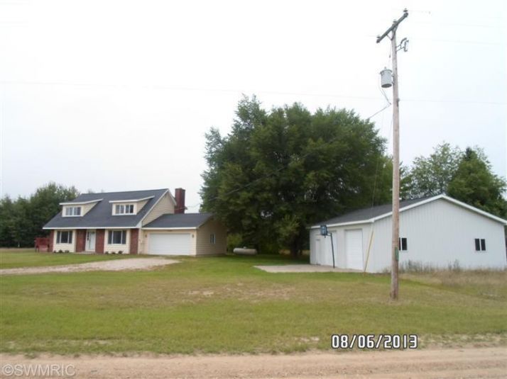 10024 5 Mile Rd, Evart, MI 49631