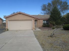 9 Stuart Drive, Los Lunas, NM 87031