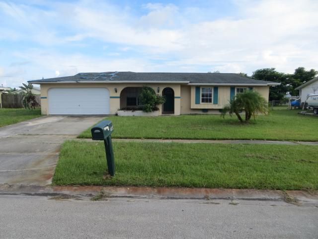 308 Ne Camelot Dr, Port Saint Lucie, FL 34983