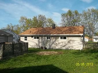 822 East Dr, Sheffield Lake, OH 44054