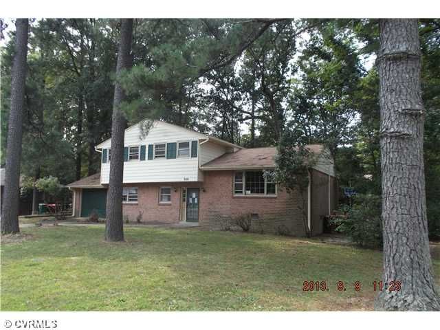 300 Norwood Dr, Colonial Heights, VA 23834