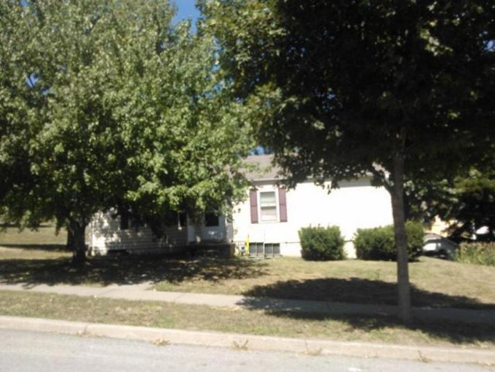 526 W Kansas St, Liberty, MO 64068