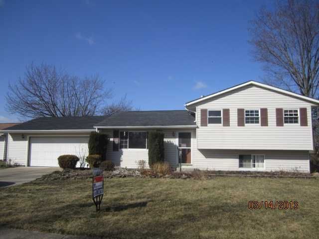 922 Oliver St, Sheffield Lake, OH 44054