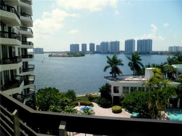 3600 MYSTIC POINTE DR # 704, Miami, FL 33180