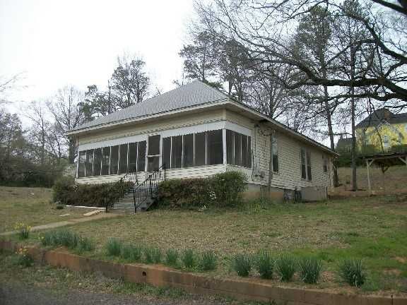 203 E Spring St, Ola, AR 72853