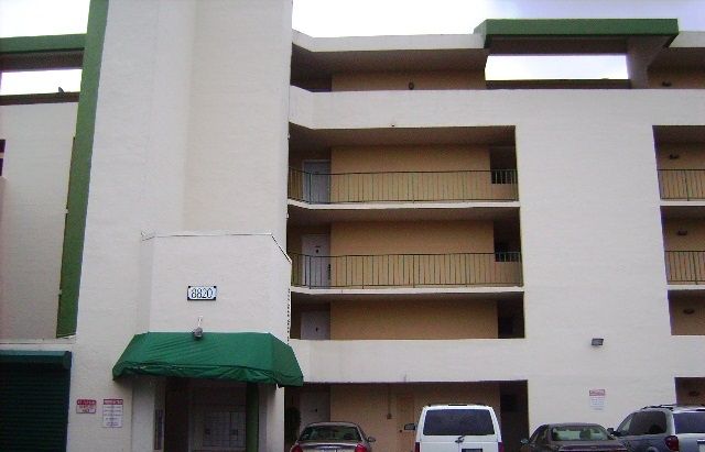 8820 Fontainebleau Blvd Apt 506, Miami, FL 33172