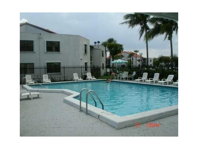 9431 FONTAINEBLEAU BL # 207, Miami, FL 33172