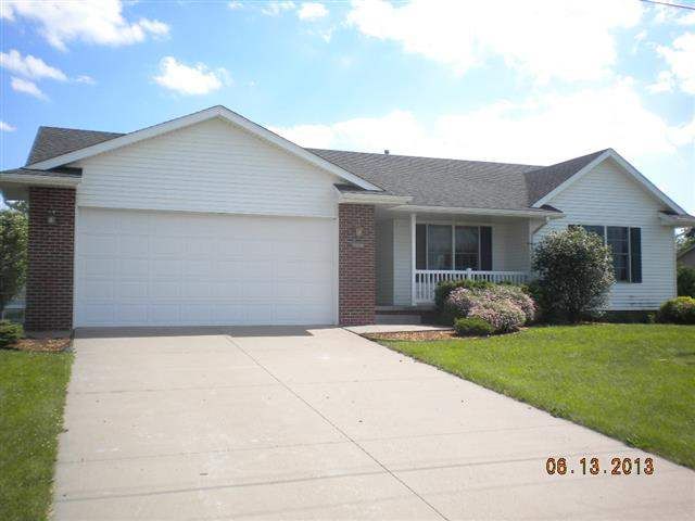 117 W Lauretta St, Blue Grass, IA 52726