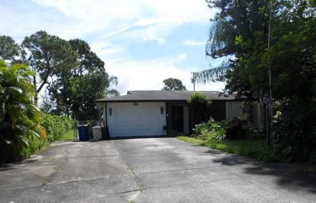 5899 Guest Ct, North Fort Myers, FL 33903