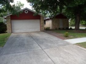 1102 E Belgravia Dr, Pearland, TX 77584