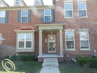 49537 Courtyard Ln # 3, Canton, MI 48188