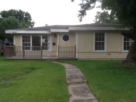 1725 Des Jardines St, Houston, TX 77023