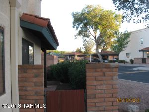 10148 E Arizmo St, Tucson, AZ 85748