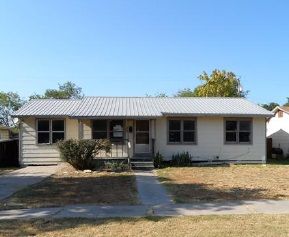 613 E 9th St, Bishop, TX 78343