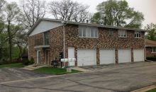 1905 Rosewood Ct Apt 2a Darien, IL 60561