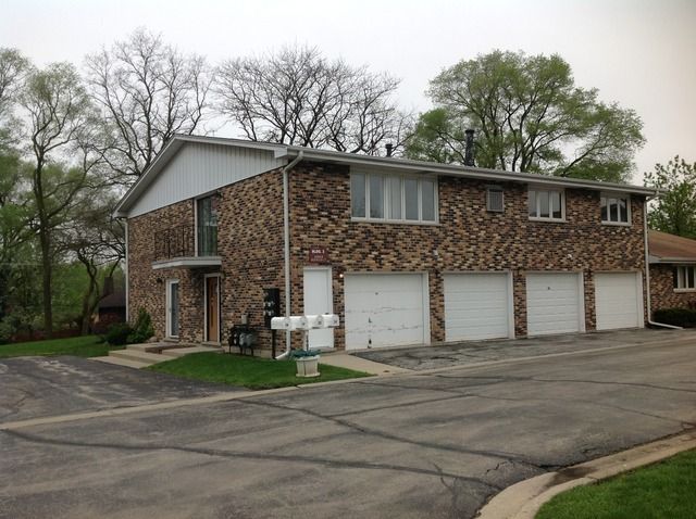 1905 Rosewood Ct Apt 2a, Darien, IL 60561