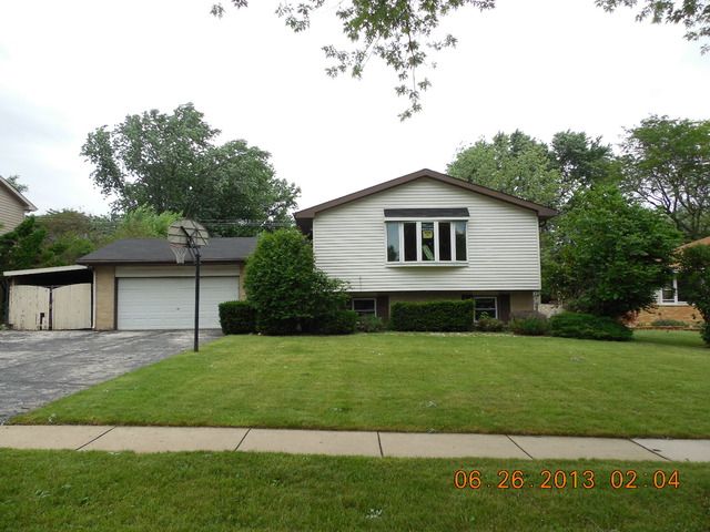 530 69th St, Darien, IL 60561