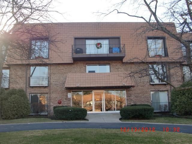 3900 Dundee Rd Apt 102, Northbrook, IL 60062