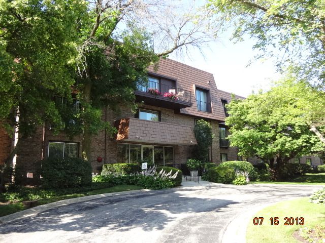 4000 Dundee Rd Apt 203, Northbrook, IL 60062