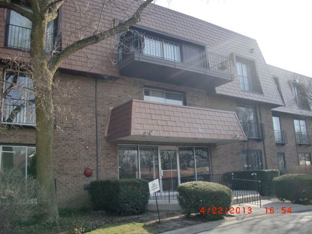 4000 Dundee Rd Apt 104, Northbrook, IL 60062