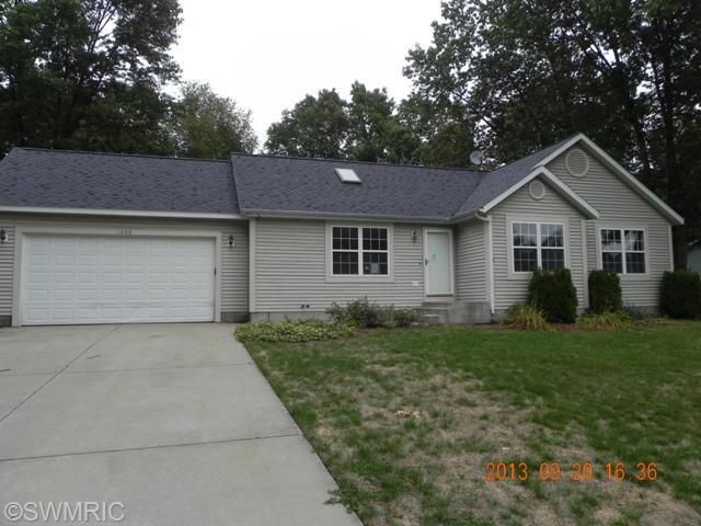 1608 Charlevoix Dr, Muskegon, MI 49445