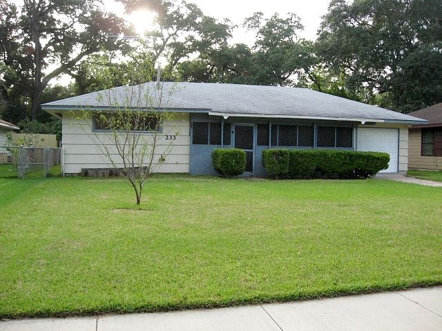 Caladium St, Lake Jackson, TX 77566