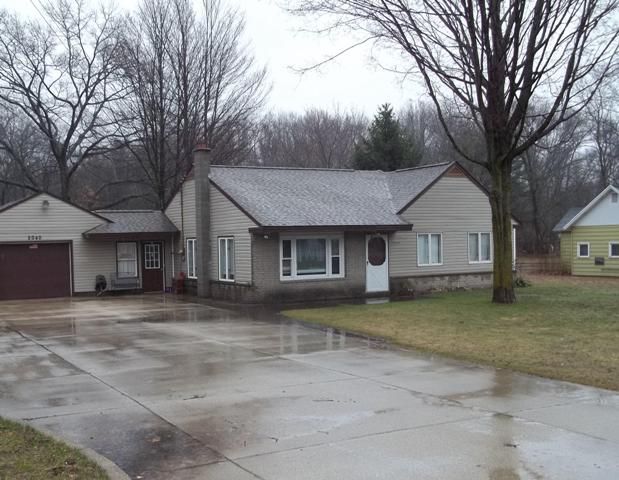 2040 Whitehall Rd, Muskegon, MI 49445