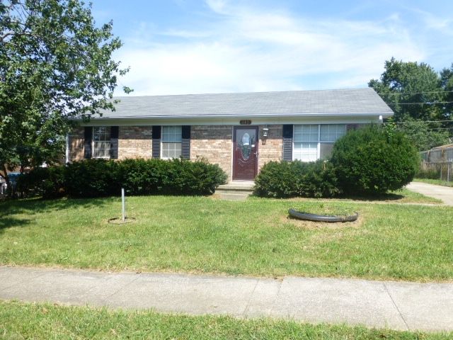 202 Holiday Dr, Nicholasville, KY 40356