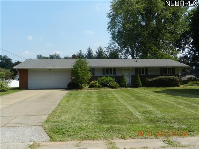 614 Weber Ave Ne, North Canton, OH 44720