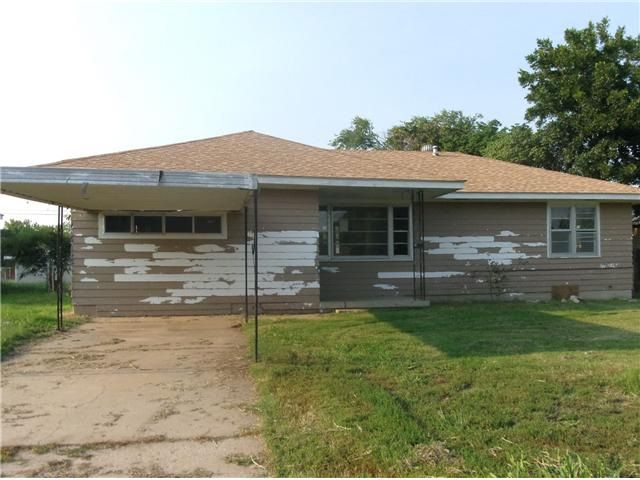 406 Fairview Ave, Blackwell, OK 74631